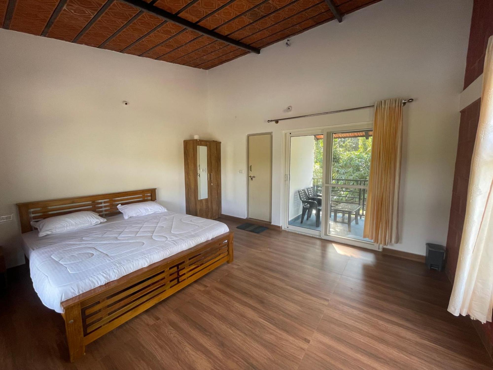 Lake Ripples - Farmstay & Camping Ponnampet 外观 照片